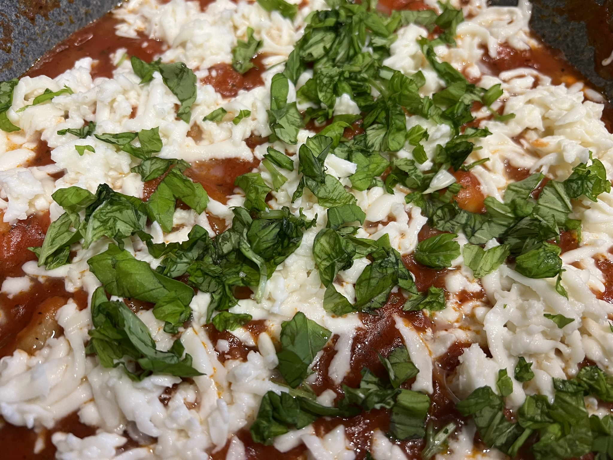 Gnocchi z mozzarellą i sosem pomidorowym